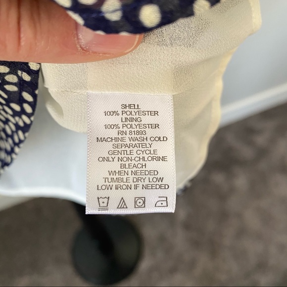 NEW - Beautiful Ruffled Top - Picture 7 of 7